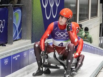 VĒSTURISKA OLIMPISKĀ DIENA KAMANIŅU SPORTĀ – DEBIJA, CĪŅA UN TOP REZULTĀTI KORTĪNĀ 