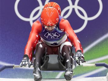 VĒSTURISKA OLIMPISKĀ DIENA KAMANIŅU SPORTĀ – DEBIJA, CĪŅA UN TOP REZULTĀTI KORTĪNĀ 