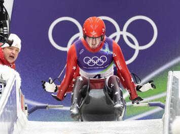 VĒSTURISKA OLIMPISKĀ DIENA KAMANIŅU SPORTĀ – DEBIJA, CĪŅA UN TOP REZULTĀTI KORTĪNĀ 