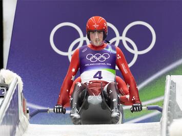 VĒSTURISKA OLIMPISKĀ DIENA KAMANIŅU SPORTĀ – DEBIJA, CĪŅA UN TOP REZULTĀTI KORTĪNĀ 