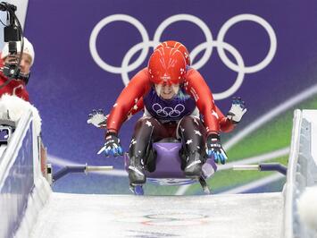 VĒSTURISKA OLIMPISKĀ DIENA KAMANIŅU SPORTĀ – DEBIJA, CĪŅA UN TOP REZULTĀTI KORTĪNĀ 