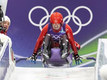 VĒSTURISKA OLIMPISKĀ DIENA KAMANIŅU SPORTĀ – DEBIJA, CĪŅA UN TOP REZULTĀTI KORTĪNĀ 
