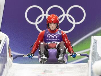 VĒSTURISKA OLIMPISKĀ DIENA KAMANIŅU SPORTĀ – DEBIJA, CĪŅA UN TOP REZULTĀTI KORTĪNĀ 