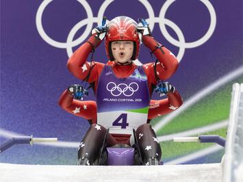 VĒSTURISKA OLIMPISKĀ DIENA KAMANIŅU SPORTĀ – DEBIJA, CĪŅA UN TOP REZULTĀTI KORTĪNĀ 