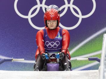 VĒSTURISKA OLIMPISKĀ DIENA KAMANIŅU SPORTĀ – DEBIJA, CĪŅA UN TOP REZULTĀTI KORTĪNĀ 