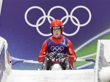 VĒSTURISKA OLIMPISKĀ DIENA KAMANIŅU SPORTĀ – DEBIJA, CĪŅA UN TOP REZULTĀTI KORTĪNĀ 