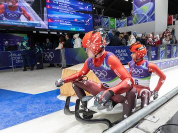 VĒSTURISKA OLIMPISKĀ DIENA KAMANIŅU SPORTĀ – DEBIJA, CĪŅA UN TOP REZULTĀTI KORTĪNĀ 