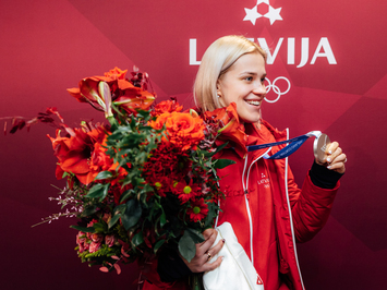Olimpiskā vicečempione Elīna Ieva Bota svinīgi sagaidīta mājās Latvijā