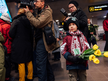 Olimpiskā vicečempione Elīna Ieva Bota svinīgi sagaidīta mājās Latvijā