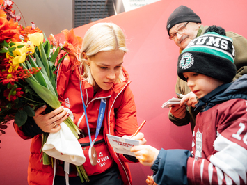 Olimpiskā vicečempione Elīna Ieva Bota svinīgi sagaidīta mājās Latvijā