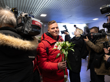 Olimpiskā vicečempione Elīna Ieva Bota svinīgi sagaidīta mājās Latvijā