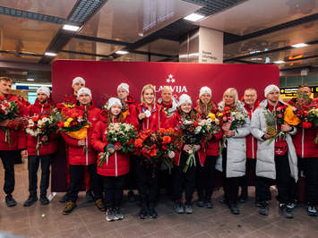 Olimpiskā vicečempione Elīna Ieva Bota svinīgi sagaidīta mājās Latvijā
