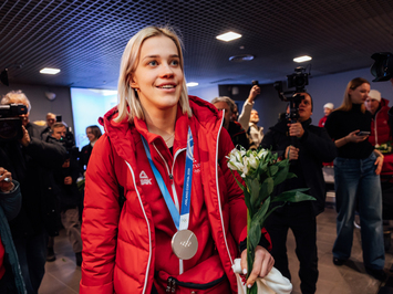 Olimpiskā vicečempione Elīna Ieva Bota svinīgi sagaidīta mājās Latvijā