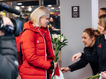 Olimpiskā vicečempione Elīna Ieva Bota svinīgi sagaidīta mājās Latvijā