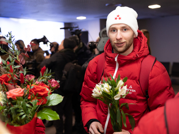 Olimpiskā vicečempione Elīna Ieva Bota svinīgi sagaidīta mājās Latvijā