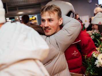 Olimpiskā vicečempione Elīna Ieva Bota svinīgi sagaidīta mājās Latvijā