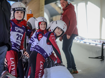 Siguldā noskaidroti Latvijas čempioni kamaniņu sportā 2026