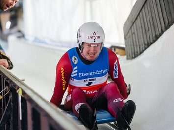 SIGULDĀ NOSKAIDROTI VETERĀNU SACENSĪBU UZVARĒTĀJI KAMANIŅU SPORTĀ