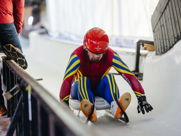 SIGULDĀ NOSKAIDROTI VETERĀNU SACENSĪBU UZVARĒTĀJI KAMANIŅU SPORTĀ