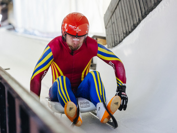 SIGULDĀ NOSKAIDROTI VETERĀNU SACENSĪBU UZVARĒTĀJI KAMANIŅU SPORTĀ