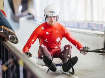 SIGULDĀ NOSKAIDROTI VETERĀNU SACENSĪBU UZVARĒTĀJI KAMANIŅU SPORTĀ