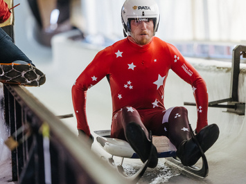 SIGULDĀ NOSKAIDROTI VETERĀNU SACENSĪBU UZVARĒTĀJI KAMANIŅU SPORTĀ