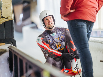 SIGULDĀ NOSKAIDROTI VETERĀNU SACENSĪBU UZVARĒTĀJI KAMANIŅU SPORTĀ