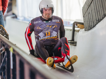 SIGULDĀ NOSKAIDROTI VETERĀNU SACENSĪBU UZVARĒTĀJI KAMANIŅU SPORTĀ