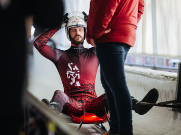 SIGULDĀ NOSKAIDROTI VETERĀNU SACENSĪBU UZVARĒTĀJI KAMANIŅU SPORTĀ