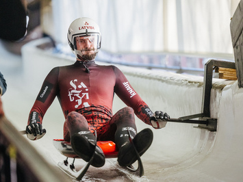 SIGULDĀ NOSKAIDROTI VETERĀNU SACENSĪBU UZVARĒTĀJI KAMANIŅU SPORTĀ