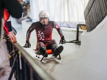 SIGULDĀ NOSKAIDROTI VETERĀNU SACENSĪBU UZVARĒTĀJI KAMANIŅU SPORTĀ