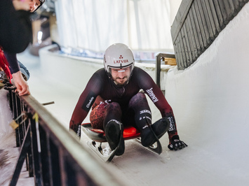 SIGULDĀ NOSKAIDROTI VETERĀNU SACENSĪBU UZVARĒTĀJI KAMANIŅU SPORTĀ