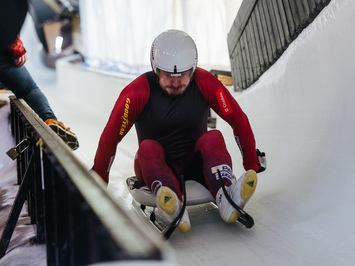 SIGULDĀ NOSKAIDROTI VETERĀNU SACENSĪBU UZVARĒTĀJI KAMANIŅU SPORTĀ