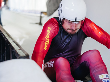 SIGULDĀ NOSKAIDROTI VETERĀNU SACENSĪBU UZVARĒTĀJI KAMANIŅU SPORTĀ