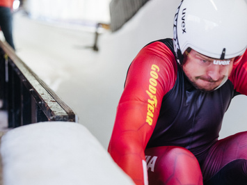 SIGULDĀ NOSKAIDROTI VETERĀNU SACENSĪBU UZVARĒTĀJI KAMANIŅU SPORTĀ