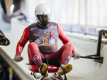 SIGULDĀ NOSKAIDROTI VETERĀNU SACENSĪBU UZVARĒTĀJI KAMANIŅU SPORTĀ