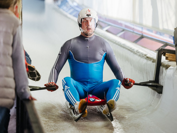SIGULDĀ NOSKAIDROTI VETERĀNU SACENSĪBU UZVARĒTĀJI KAMANIŅU SPORTĀ