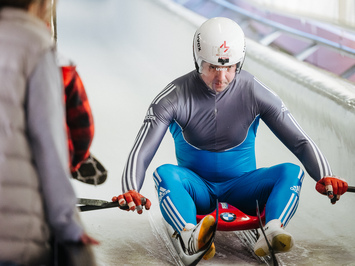 SIGULDĀ NOSKAIDROTI VETERĀNU SACENSĪBU UZVARĒTĀJI KAMANIŅU SPORTĀ