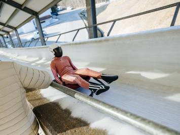 SIGULDĀ NOSKAIDROTI VETERĀNU SACENSĪBU UZVARĒTĀJI KAMANIŅU SPORTĀ