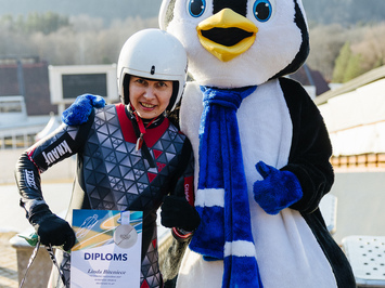 SIGULDĀ NOSKAIDROTI VETERĀNU SACENSĪBU UZVARĒTĀJI KAMANIŅU SPORTĀ