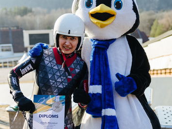 SIGULDĀ NOSKAIDROTI VETERĀNU SACENSĪBU UZVARĒTĀJI KAMANIŅU SPORTĀ