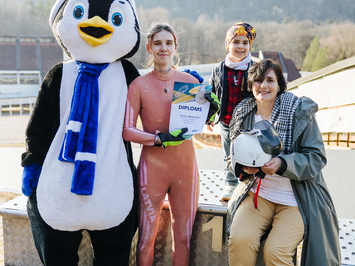 SIGULDĀ NOSKAIDROTI VETERĀNU SACENSĪBU UZVARĒTĀJI KAMANIŅU SPORTĀ