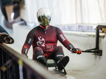 SIGULDĀ NOSKAIDROTI VETERĀNU SACENSĪBU UZVARĒTĀJI KAMANIŅU SPORTĀ