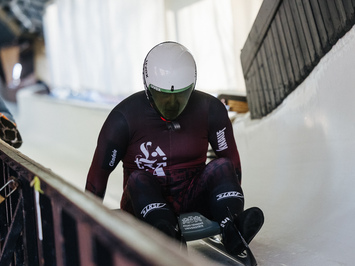 SIGULDĀ NOSKAIDROTI VETERĀNU SACENSĪBU UZVARĒTĀJI KAMANIŅU SPORTĀ