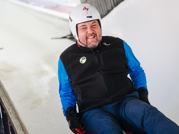 SIGULDĀ NOSKAIDROTI VETERĀNU SACENSĪBU UZVARĒTĀJI KAMANIŅU SPORTĀ