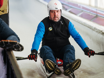 SIGULDĀ NOSKAIDROTI VETERĀNU SACENSĪBU UZVARĒTĀJI KAMANIŅU SPORTĀ
