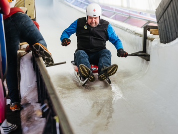 SIGULDĀ NOSKAIDROTI VETERĀNU SACENSĪBU UZVARĒTĀJI KAMANIŅU SPORTĀ