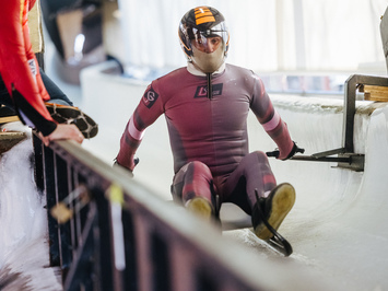 SIGULDĀ NOSKAIDROTI VETERĀNU SACENSĪBU UZVARĒTĀJI KAMANIŅU SPORTĀ