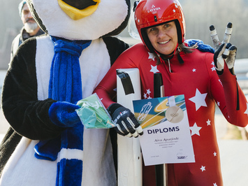 SIGULDĀ NOSKAIDROTI VETERĀNU SACENSĪBU UZVARĒTĀJI KAMANIŅU SPORTĀ