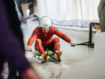 SIGULDĀ NOSKAIDROTI VETERĀNU SACENSĪBU UZVARĒTĀJI KAMANIŅU SPORTĀ